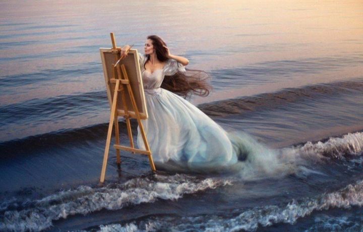 Photographie intitulée "Woman on the seasho…" par Maka Magnolia, Œuvre d'art originale, Photographie numérique