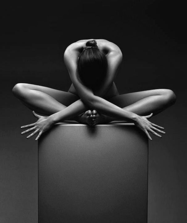 Photographie intitulée "Naked woman" par Maka Magnolia, Œuvre d'art originale, Photographie numérique