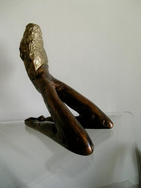 Rzeźba zatytułowany „RECLINING MAN” autorstwa Majd, Oryginalna praca, Brąz