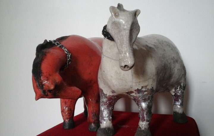 Escultura titulada "les chevale amoureux" por Majid Hamidiani, Obra de arte original, Cerámica