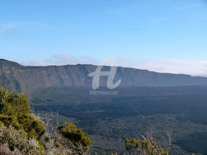 Photography titled "L'enclos du volcan" by Mama Oursa, Original Artwork