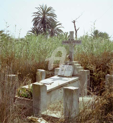 Photographie intitulée "Tombe de mon aïeul" par Mama Oursa, Œuvre d'art originale
