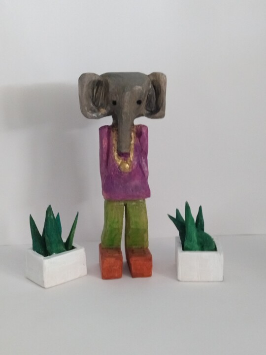 Escultura titulada "Elefantita jipi" por Manuel López Barón, Obra de arte original, Madera