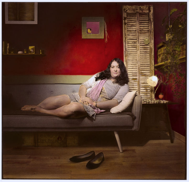 Photographie intitulée "Sophie on the sofa…" par Marc Paraskeva, Œuvre d'art originale, Photographie argentique Monté sur Ca…