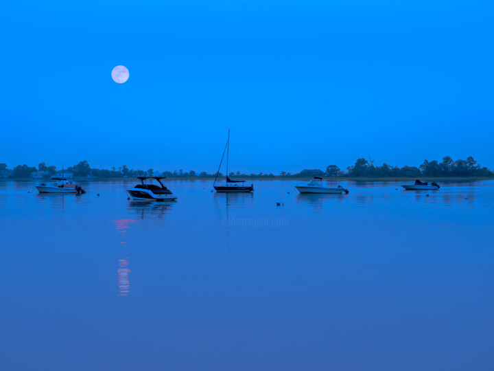 Photographie intitulée "Blue Moon" par Marc Vandermeer, Œuvre d'art originale, Photographie numérique