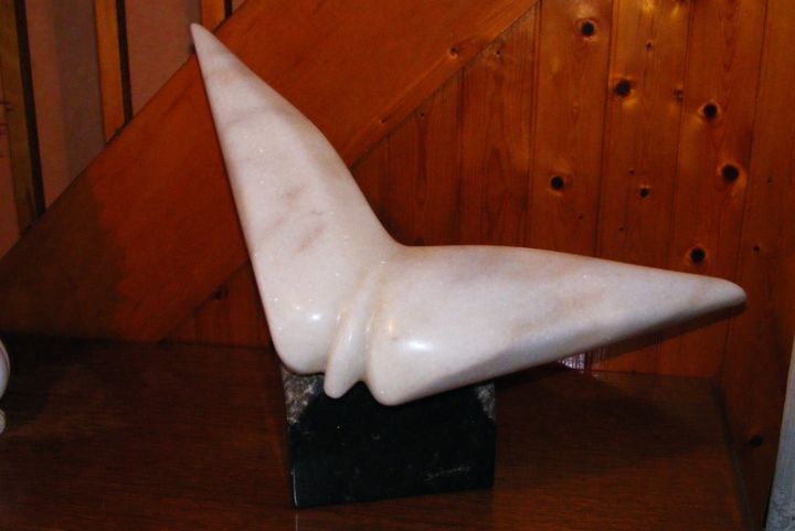 Skulptur mit dem Titel "flight." von Seraphin, Original-Kunstwerk, Stein