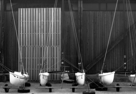 Fotografie getiteld "Catamarants la Roch…" door Marc Hatot, Origineel Kunstwerk