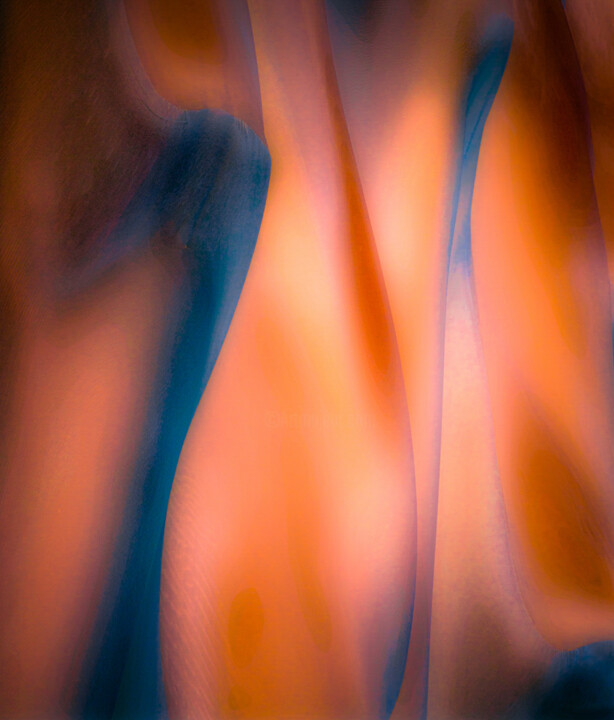 「Soothing Flames」というタイトルの写真撮影 Marek Boguszakによって, オリジナルのアートワーク, デジタル プレキシガラスにマウント