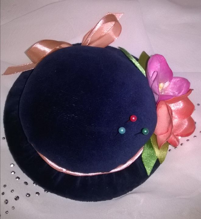 제목이 "Pincushion-hat"인 미술품 Margarita Kostova로, 원작, 홈 데코