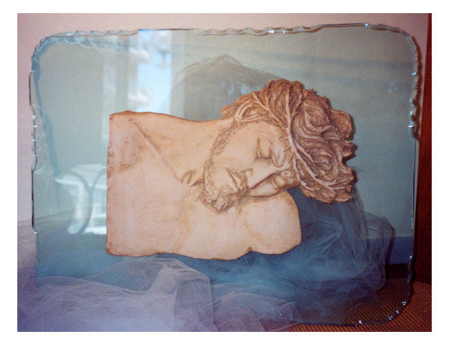 Sculpture titled "Altorilievo con Cri…" by Studio D'Arte, Original Artwork, Resin Mounted on Glass