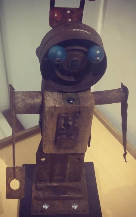 Scultura intitolato "Robot "Abu Nassim"" da Mariano Barrenechea, Opera d'arte originale, Metalli