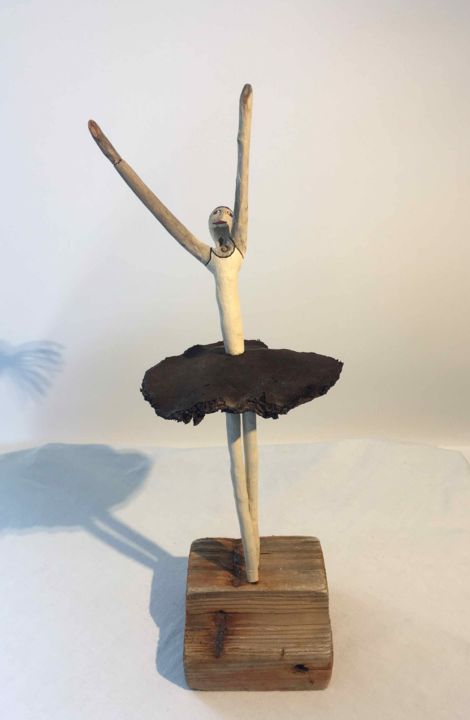 Sculpture titled "petit rat de l'opéra" by Marie Brient, Original Artwork, Wood