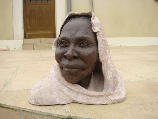 Sculpture titled "vieille femme afric…" by Marie-Christine Lambert, Original Artwork, Terra cotta