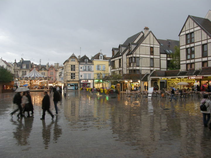 Fotografia intitulada "Troyes sous la pluie" por Marie-José Longuet, Obras de arte originais