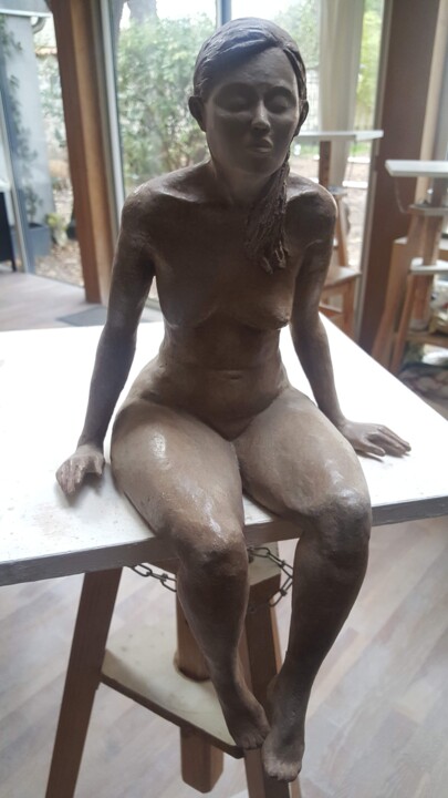 Skulptur mit dem Titel "BAIGNEUSE" von Marie-Michèle Rouchon, Original-Kunstwerk, Ton