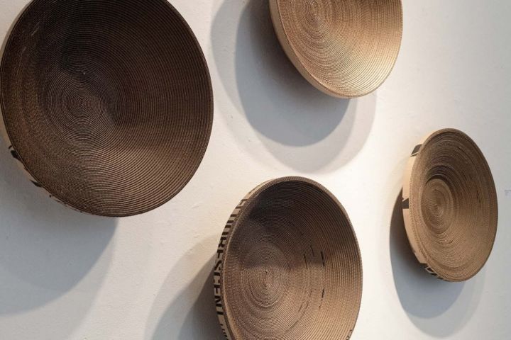 Sculpture intitulée "Cardboard bowls wal…" par Marie José Gustave, Œuvre d'art originale, Objets