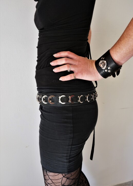 Artisanat intitulée "ceinture glam rock…" par Marieke Creation, Œuvre d'art originale, Ceintures et bretelles