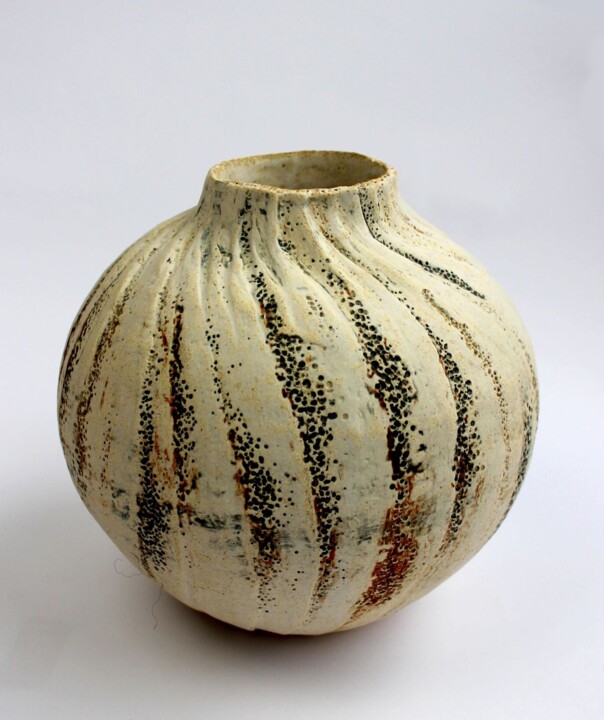 Diseño titulada "Vase sculpté "Remol…" por Mariela Colom, Obra de arte original, Cerámica