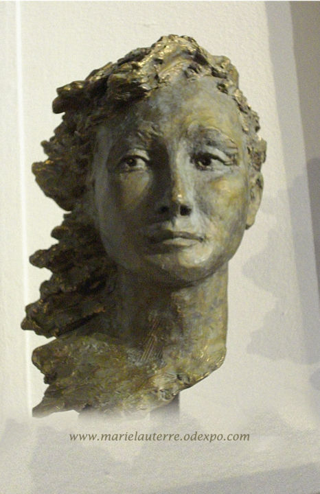 Sculpture titled "la-fille-du-vent-ma…" by Marielau Terre, Original Artwork, Terra cotta