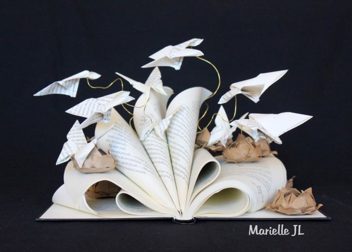 Sculpture intitulée "Les livres ne sont…" par Marielle Jl, Œuvre d'art originale, Papier