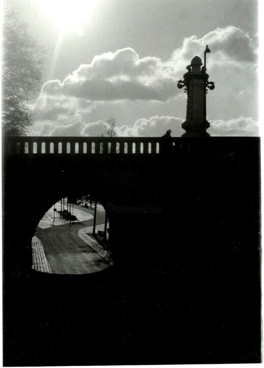 Фотография под названием "Pont de l'Université" - Marine Colombier, Подлинное произведение искусства, Пленочная фотография