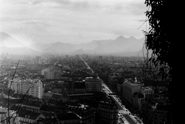 Фотография под названием "Grenoble" - Marine Colombier, Подлинное произведение искусства, Пленочная фотография