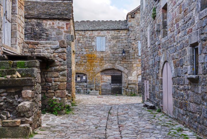 Photographie intitulée "La Garde Guérin vil…" par Marine Lacaton, Œuvre d'art originale, Photographie numérique