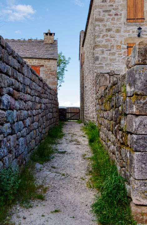 Fotografia zatytułowany „Passage dans le vil…” autorstwa Marine Lacaton, Oryginalna praca, Fotografia cyfrowa