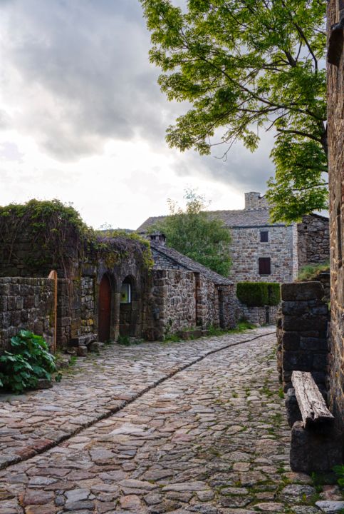 Photographie intitulée "Vue d’une ruelle de…" par Marine Lacaton, Œuvre d'art originale, Photographie numérique