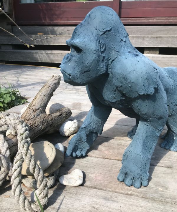 Escultura intitulada "Gorille" por Marion Bivort, Obras de arte originais, Terracota