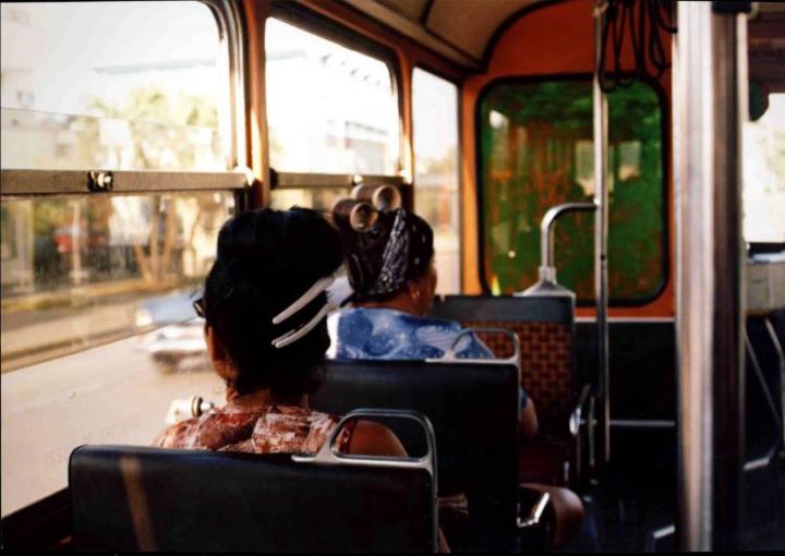 Fotografía titulada "Dans le bus, Varade…" por Marion Roux, Obra de arte original