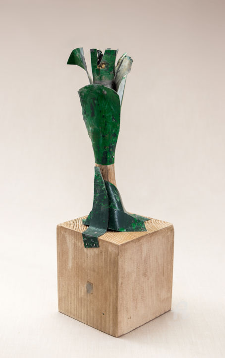 Sculpture titled "Primavera 2" by Marisu Solís, Original Artwork, Metals