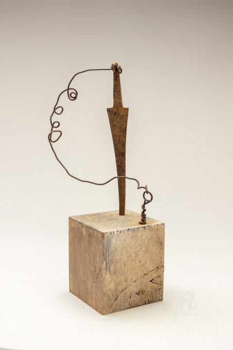 Sculpture titled "En Espiral" by Marisu Solís, Original Artwork, Metals