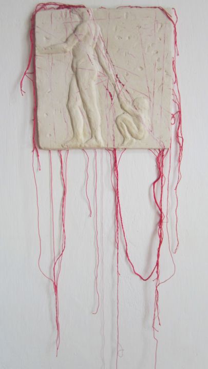 Skulptur mit dem Titel "Blood is thicker th…" von Marketa Koreckova, Original-Kunstwerk, Gemischte Medien