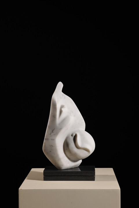 Sculptuur getiteld "By Love I Exist" door Maroun Hakim, Origineel Kunstwerk, Steen