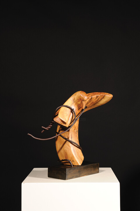 Sculpture intitulée "Song of the Hunted…" par Maroun Hakim, Œuvre d'art originale, Bois