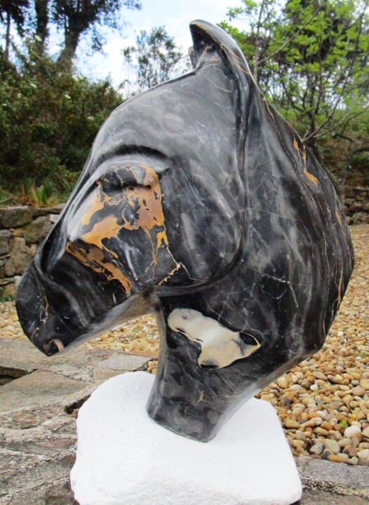 Escultura intitulada "Cheval de guerre" por Marpa, Obras de arte originais, Pedra