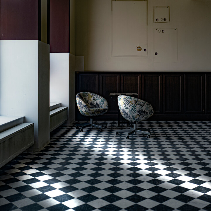 Fotografía titulada "Empty room with arm…" por Marta Lesniakowska, Obra de arte original, Fotografía digital