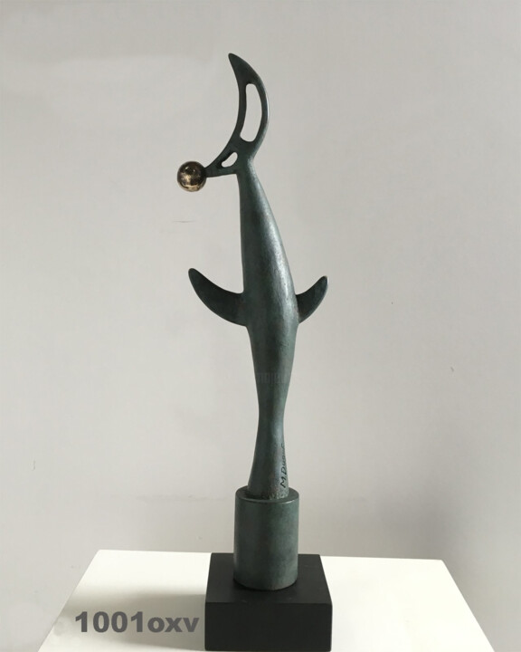 Sculpture titled "Bird and Moon" by Martín Duque, Original Artwork, Bronze