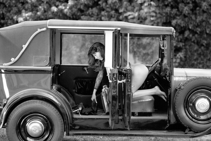 Photographie intitulée "Driving Miss A." par Martin Wieland, Œuvre d'art originale, Photographie numérique
