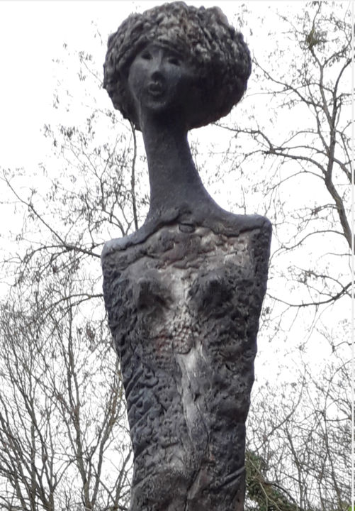 Sculpture intitulée "femme-d'ailleurs-dé…" par Martine Camors, Œuvre d'art originale, Terre cuite