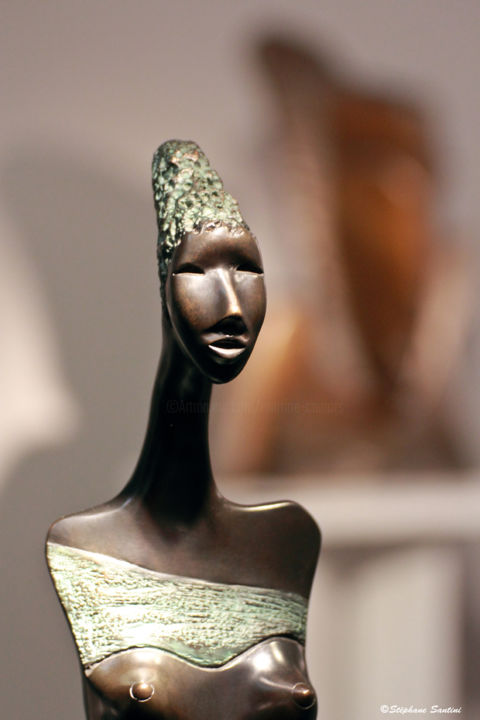 Sculpture titled "précieuse détail)" by Martine Camors, Original Artwork, Bronze