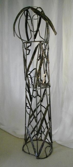 Sculpture titled "VIERGE ENCEINTE" by Martine Daigre, Original Artwork, Metals