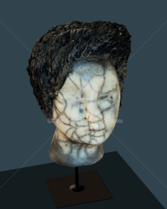 Sculpture titled "femme du monde 4" by Martine France Moreau, Original Artwork, Clay