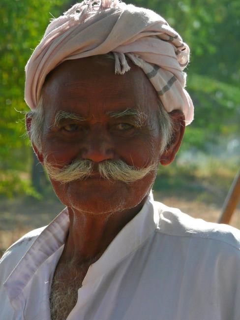 Photographie intitulée "L'homme au turban b…" par Martine Jesus, Œuvre d'art originale