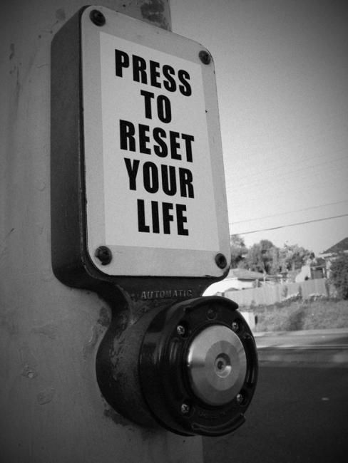 Installation intitulée "Press to reset your…" par Martin Parker, Œuvre d'art originale