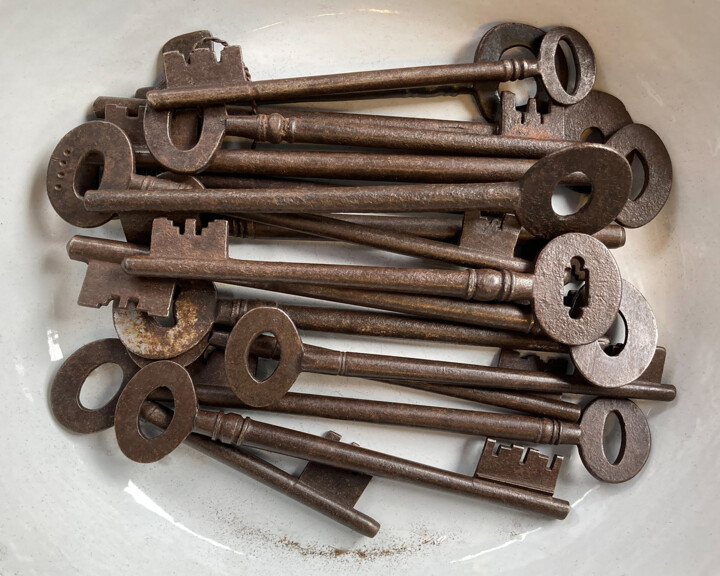 Photography titled "Keys Looking For Li…" by Martin Vallis, Original Artwork, Digital Photography