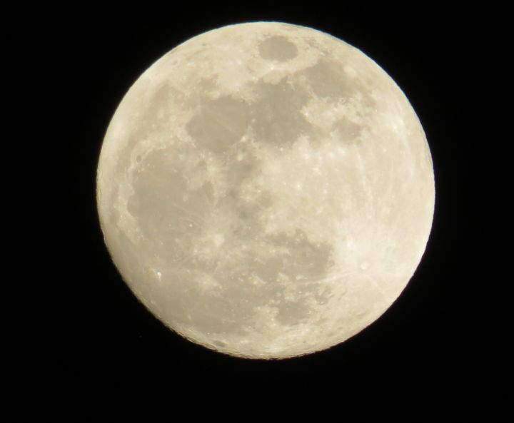 Photographie intitulée "Super Lune" par Maryline Payssé, Œuvre d'art originale, Photographie numérique