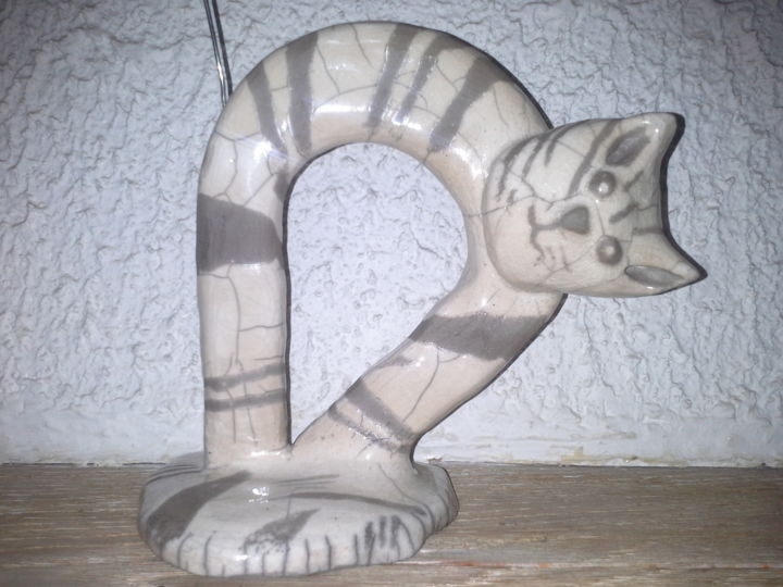 Sculpture titled "Le chat rayé" by Maryse Tisnés, Original Artwork, Clay