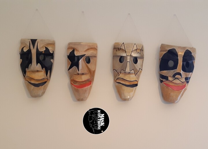 Skulptur mit dem Titel "Opera kissMask" von Maskiconthone Gianluca Paba, Original-Kunstwerk, Holz Auf Keilrahmen aus Holz mo…